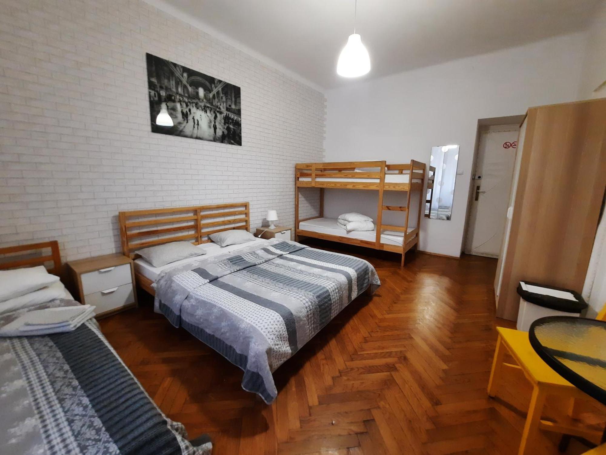 Lorf Hostel&Apartments Krakow Exterior photo